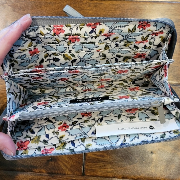 EUC Vera Bradley RFID Accordian Wristlet in Denim Gray with Pink Flowers - Picture 6 of 9